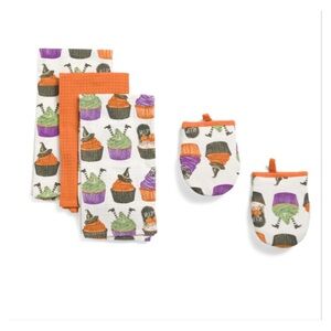 Bouffants & Broken Hearts brand Halloween kitchen towels, oven mitts set! New!